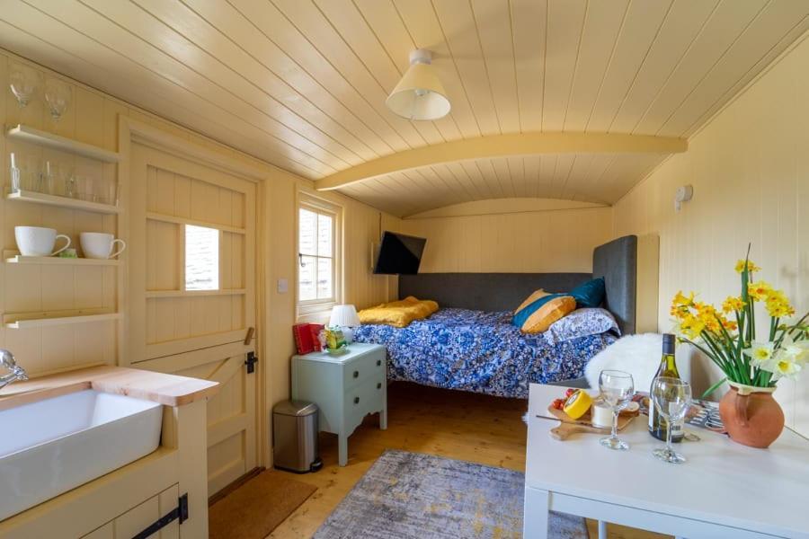 The Baytree Shepherds Hut Villa Стоунхаус Екстериор снимка