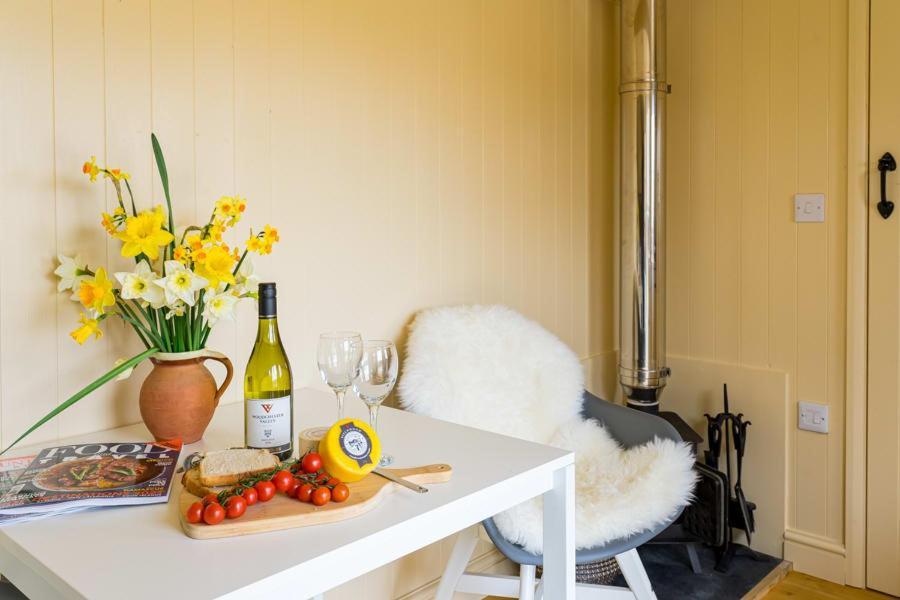 The Baytree Shepherds Hut Villa Стоунхаус Екстериор снимка